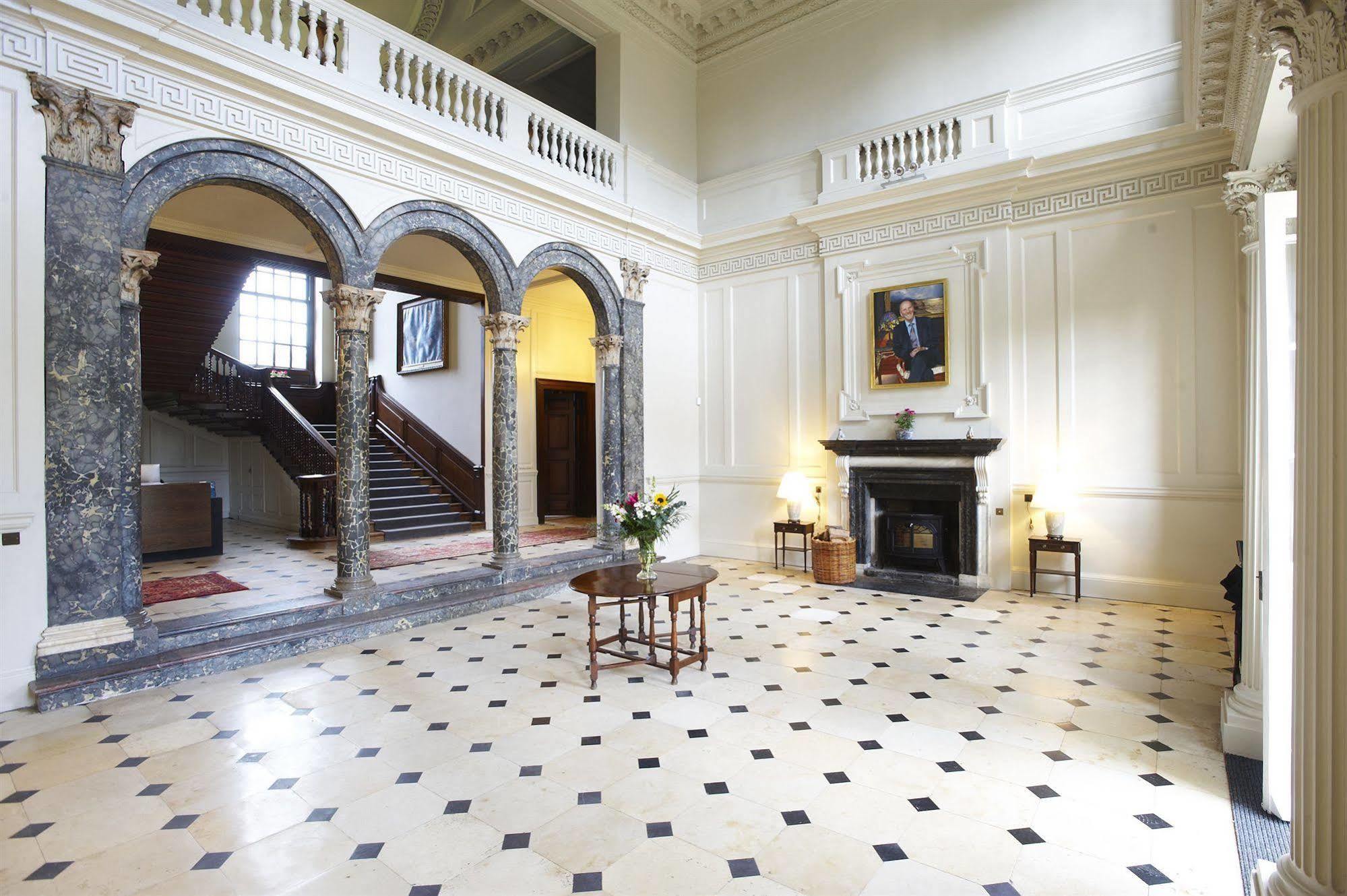 Hotel Hall