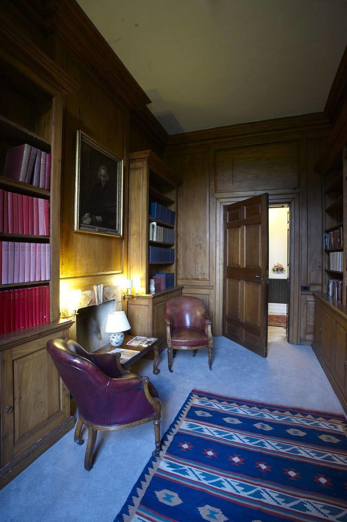 Hall Hotel 4*